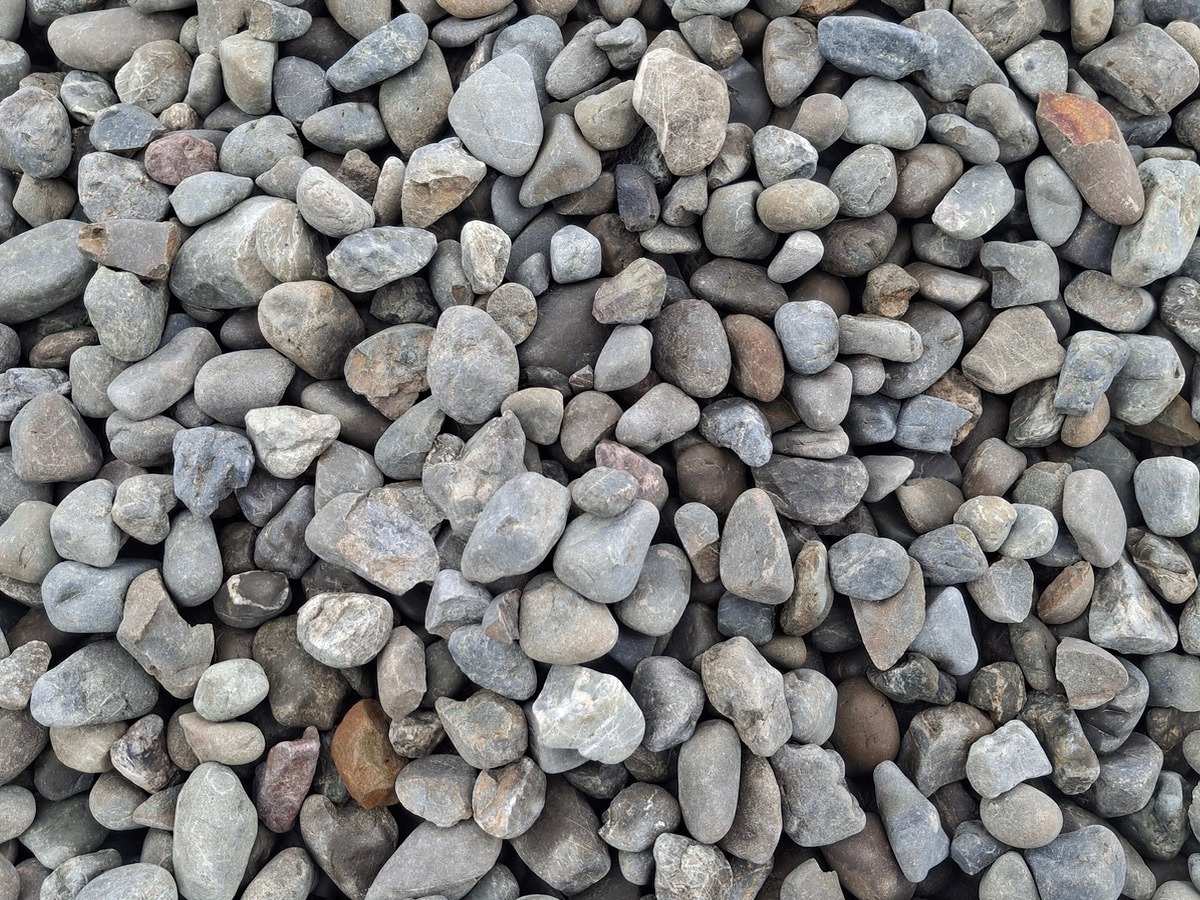 40mm Garden Rounds/River Stone - Quality Landscaping Supplies Levin